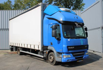 DAF LF 45.220, TŘÍSTRANNÁ SHRNOVACÍ PLACHTA, WEBASTO